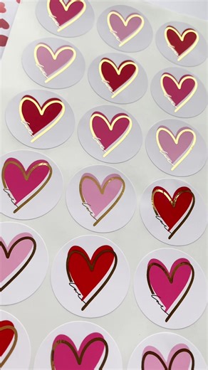 Pink or red hearts? 🫶🏻 My hand drawn heart design is perfect for that extra love on your Valentine’s Day gifts or packaging #valentinesday #fyp #love #luxury #heart