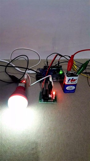Realistic Candle Flicker Effect Using Arduino R4! 🕯️