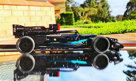 结实耐摔，适合把玩的乐高LEGO 42165 Mercedes-AMG F1 W14 E Performance 回力赛车极速拼搭与耐摔测试