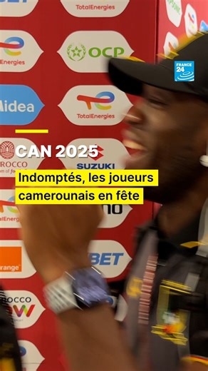⚽Qualifiés pour les quarts de finale après avoir battu l'Afrique du Sud, les joueurs camerounais ont célébré leur victoire en musique en zone mixte sous le regard du sélectionneur David #Pagou. #CAN2025 #CAN #Cameroun #Maroc | FRANCE 24