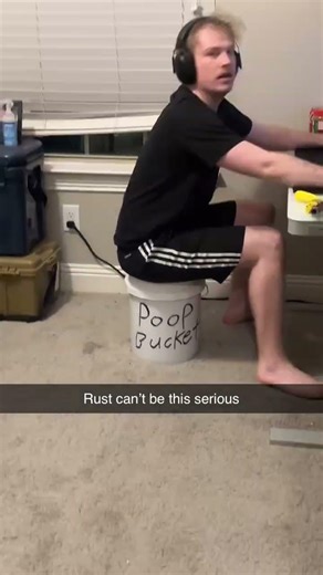 She Walked In… I Was on the Poop Bucket Playing RUST #rust #rustupdate #rustcommunity #rustgaming