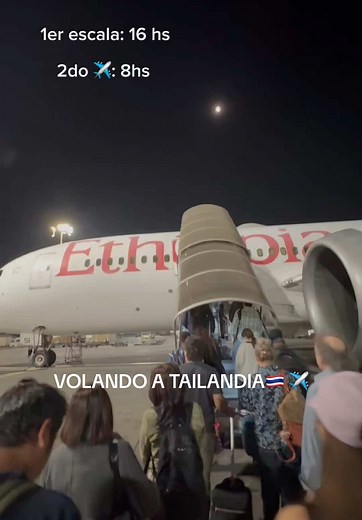 Volando a Tailandia 🇹🇭 desde Argentina Algunas cosas importantes para llegar a mi primer destino del viaje por el Sudeste Asiático 🇹🇭 ✅ Tener el pasaporte vigente con un mínimo de 6 meses de validez posterior al viaje ✅ Los Argentinos no necesitan visa para turistas en Tailandia si la estadía es menor de 90 días. ✅ Tener colocada la vacuna de la fiebre amarilla ( certificado amarillo) . Pueden rellenar una ficha online previamente antes de viajar con datos sobre la fecha de colocación de la