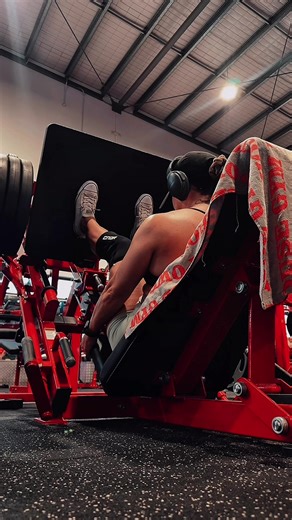 Need new knee sleeves? This is you’re sign! Come in store and grab some CNQR sleeves and take your training to another level 💥 #cnqr #legday #elite #gym