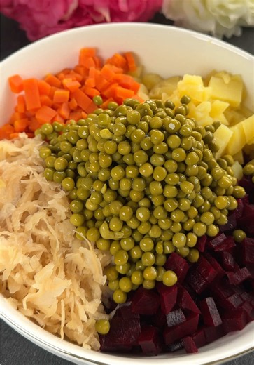 Salat Einfach und lecker 😋 easyrecipe, SimpleRecipe, creatorsearchinsights, creatortiktok, eintacherezepte, rezeptideen, vira, einfacherezepte, вкусно и быстро, 5minutenrezepte, russian food, foodie, Rezept, 5-Minuten-Rezept, Rezept des Tages, salat, gesund, einfacherezepte, #