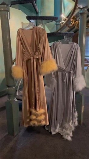 So lovely ✨ #vintageaesthetic #catherinedlish #vintagevibes #madonnainn #pinup