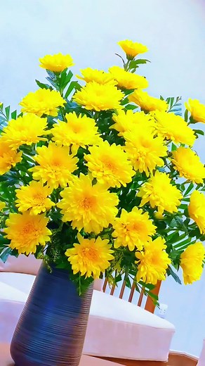 Hướng Dẫn Cắm Hoa Cúc đơn giản cho Bàn Thờ Tết