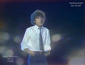 80's... "Rame" : chanson qui évoque l'appel d'un ailleurs, le besoin de changer de vie... Elle donnera l'occasion à Alain Souchon de jouer sur les mots, à commencer par le choix du titre, avec une allusion évidente au fait que l'existence est pleine d'efforts perpétuels. Il fête aujourd'hui ses 76 ans. Joyeux anniversaire, Alain ! #AlainSouchon | Nostalgies 60'-70'-80'