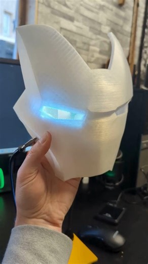 The Magnetic Assembly Trick That Makes This Iron Man Mask Actually Work #3dprinting #cosplay