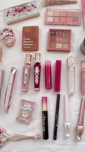 Enhancing Beauty: A Makeup Tutorial by Nina