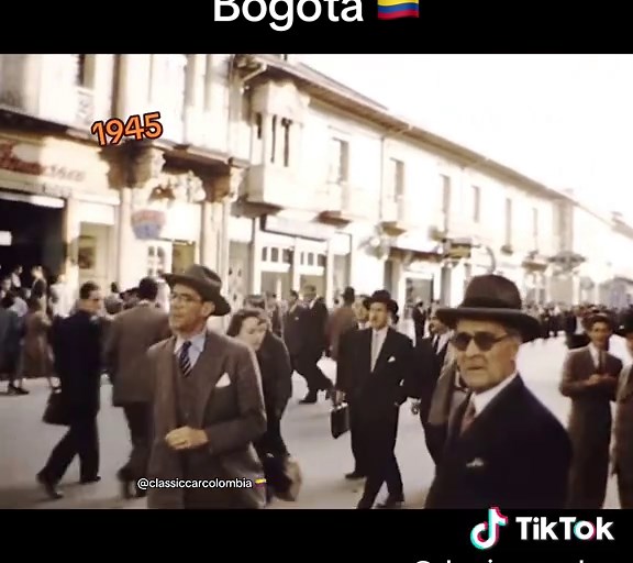 Bogotá 🇨🇴 1945 #classiccarcolombia #bogota #bogotacolombia #1945