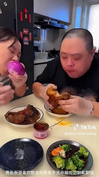 😂✅️ #asmrfood #chinesemukbang #eatingcouplefood #funnyeating #usa_tiktok #USA #videotiktok...