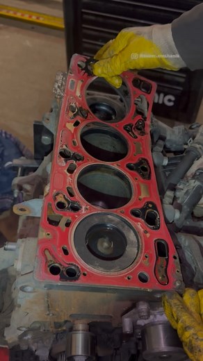 EGR Cooler Disaster - Inside the 2.0 TDI Damage. • Today we are working with a 2.0 TDI engine, code EA288. The engine was removed from a 2019 Volkswagen Crafter, second generation, front-wheel drive. I previously showed the initial diagnostics: the owner complained about engine misfiring, lack of power, and coolant level dropping in the expansion tank. • The primary inspection revealed a loss of sealing in the EGR cooler, causing coolant to enter the intake manifold and then the combustion chamb