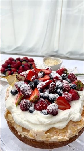 Pinocchio cake the bestmidsummer cake#midsommar #midsommartårta#fördig #svensksommar#summercake