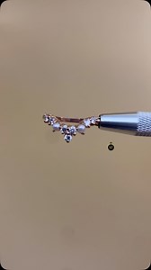 Chevron V-ring – the ultimate complement to your beautiful engagement ring! Crafted with rose gold and st with natural diamonds and a lustrous Akoya pearl, this piece is the perfect combination of elegance and charm. It's a must-have for any bride-to-be! 💕🇺🇸 Contact us now to create your dream jewelry.. ✉️ m.me/mjewelleryph 📱Viber/WhatsApp: 09277788889 #engagement #ring #diamond #mjewelleryph #wedding #stylish #love #engagementring #weddingring #statementjewelry #ring #rosegold #pear #arizon