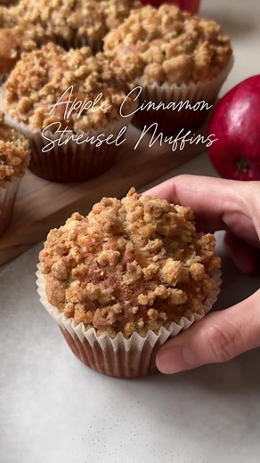 Delicious Apple Cinnamon Muffins with Streusel Topping