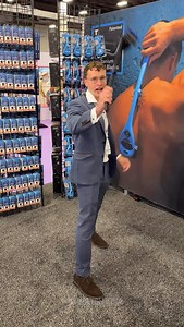 Reach every part of your back with the BakBlade 3.0 extendable handle and multi-angle head. DIY back shaving made easy. #MensGrooming #Shave #HairRemoval #GroomingTools #SelfCare | Gadget Glimpse