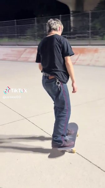 Tre → Bigspin flip. #treflip #bigspinflip #skateclips #techskating #skatefooty #cleanstyle #streetsnap #skatevideo #skatehype#スケボー