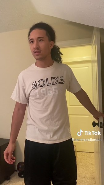 Boyfriend Prank Reaction: Pretending to Get Hurt 🤕