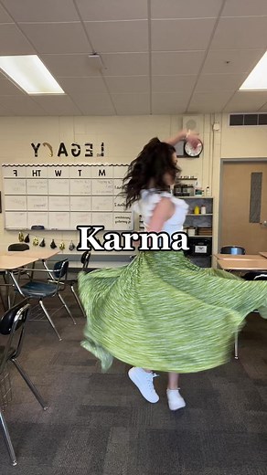 Low key obsessed with this skirt 💚 #karma #taylorswift #teachersoftiktok #teacherlife #teacheroutfit #ootd #teacherfit
