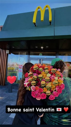 McDonald’s Le Neubourg | Un bouquet pas comme les autres 🌹🍔✨ On voulait des fleurs… mais avec une petite touche en plus 😏 Des roses rouges, roses, jaunes,... | Instagram
