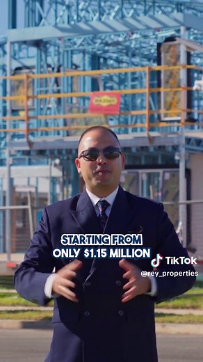 🏡 Ready to move into your dream home in Sydney’s next hotspot? Welcome to Figtree Hill – a stunning masterplanned community by Stockland, nestled in Gilead, Southwest Sydney. ✨ Why you’ll love it here: ✅ Built by Complete, part of McDonald Jones Homes – renowned quality you can trust. ✅ Only 6 mins to Campbelltown Hospital, and moments from Campbelltown Station, Macarthur Square & Town Centre. ✅ Easy access to the M5 and Hume Highway for smooth commuting. ✅ Future-ready community with its own s