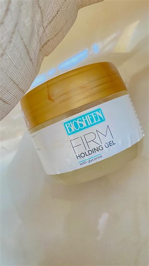 Hlu-Lanie Khosa on Instagram: "Side swoop low bun 🌸🤏🏾 #explore #sideswoopbun #hairtutorial"