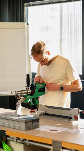Recently, the Leister Academy in Kägiswil, Switzerland, welcomed participants from South Korea, Peru, South Africa, and Cameroon for our Plastic Welding Training (Basic). Over the course of five days, attendees deepened their understanding of Leister’s plastic welding technologies through a structured program combining theoretical knowledge and practical application. From hand tools and extrusion to automation systems, the training covered multiple sectors - roofing, flooring, civil engineering,