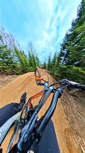 Unfortunately the dirt was soaking wet so i couldnt get any speed #mtb #amtb #mtbreview #pov #bike