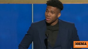 Στην κορυφή του κόσμου: Ο Γιάννης Αντετοκούνμπο MVP του ΝΒΑ - «Ευχαριστώ την Ελλάδα»