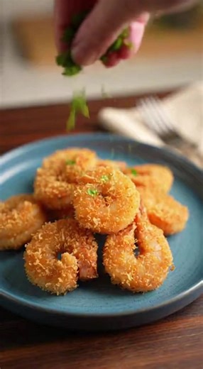 🍤 Air Fryer Breaded Shrimp A crispy, juicy shrimp dish, golden on the outside, tender on the inside, made quickly in the air fryer with minimal oil. Ingredients: * 1 lb raw large shrimp, peeled and deveined (tails on or off, your choice) * ¼ cup all‑purpose flour * ½ teaspoon salt * ¼ teaspoon black pepper (optional: ¼ teaspoon garlic powder for extra flavor) * 2 large eggs, beaten * 1 to 1¼ cups panko bread crumbs (or mix panko regular breadcrumbs) * Cooking spray (or a little olive/vegetable