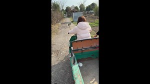 Woman falls off electric tricycle in Zhejiang, China