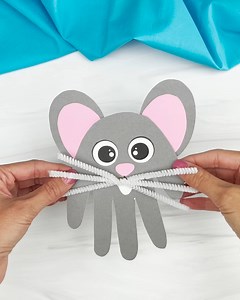 550K views · 276 reactions |  Mouse Handprint Craft ✂️ Get the template on the blog | Simple Everyday Mom | Facebook