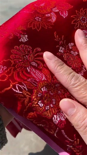 Timeless Elegance: Does Vintage Bride's Dress Still Dazzle