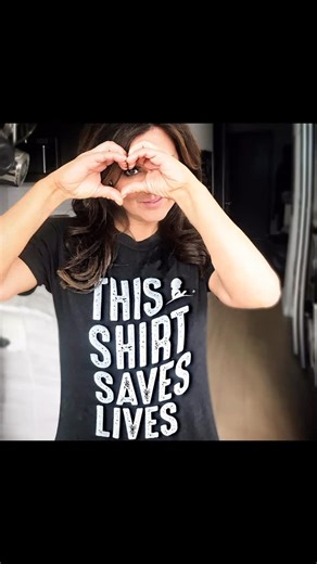 Amy Freeze | Shout out to everyone window shopping on the Upper West Side! Happy Holidays!! 5 days til Christmas! After the holidays one of my... | Instagram