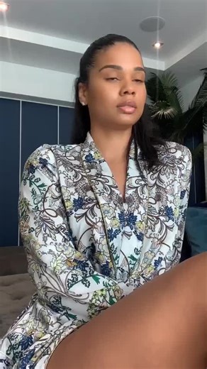 Stylish Floral Robe Fashion Review and Tips