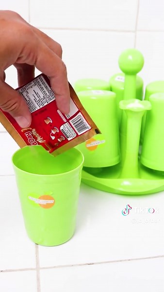 Tempat Gelas Plastik Hijau 6 Tangkai #rakgelas #tempatgelas #tatakangelas #produklokal #jdorder #viralvideo #fyppppppppppppppppppppppp #perabotandapur #setperabotanrumahtangga #racuntiktok
