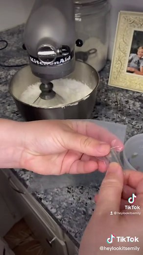 How to Make Store-Bought Icing Fluffy: Easy Tips & Tricks