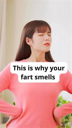 Carla M. | Improve your Gut Health on Instagram: "Very foul-smelling gas is usually linked to poor protein digestion. When these proteins are not completely broken down in the stomach and small intestine, they reach the colon partially digested. There, bacteria ferment these residues and produce sulfur compounds and amines, such as putrescine and cadaverine, responsible for the unpleasant odor. This process can be intensified by poor chewing, low production of digestive enzymes, or imbalances in