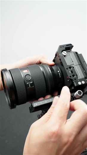 Shoot, monitor, and power up—all in one lightweight setup. 🎥⚡️