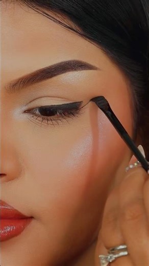 Easy Eyeliner tricks😱🔥#shorts #eyelinerhack #makeuphacks #beautytiips #fypシ゚viral