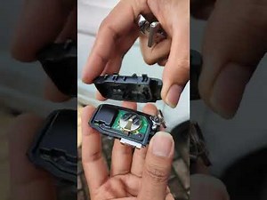 How to replace the battery in the Range Rover Evoque key.