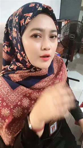 Ani Setyawaty on Instagram: "Eeeeeeeeeee🤣✌🏻"