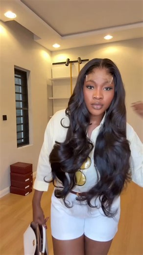 Odunmorayo A Esther| Luxury Raw Hair Bundle Vendor on Instagram: "BUSS DOWN WAVY N1,470,000 28” Raw wavy"