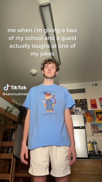 Tour Guide Jokes: Bringing Laughter to Campus Tours