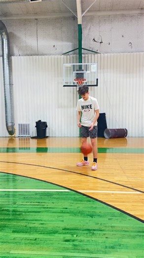 Angles aren’t won with the move, they’re won with body posture. If you cross step while playing high, you give the defender time to recover. Drop your level. Play small. Attack their top foot. That’s how you steal the angle before they even know it’s gone. 👉 Save this — posture wins angles 👉 Comment “LOW” if you see it 👉 Send this to a guard who pops up 👉 Follow Darryl Turk McCoy for more elite breakdow and reads #fyp #reels #basketball #viral #training #foryou #explore | Darryl Turk McCoy