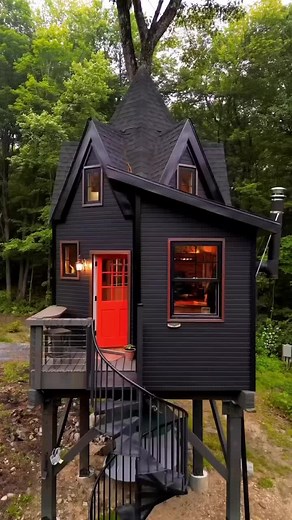 TinyHouse.com on Instagram: "If fairytales had small treehouses, this one would steal the spotlight!  : @emilyelizabeth_ : @treehouseandchill Sign up to our newsletter for more tiny home inspiration, live workshops, and a wealth of resources. Hit the link in our bio to subscribe now! "