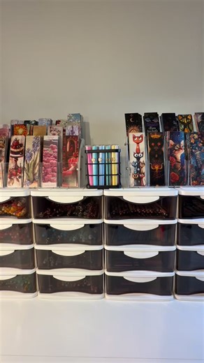 A dreamy ocean of blues for Teresa 💙From serene notebooks to elegant pens and pastel sticky notes — every piece chosen to bring calm and inspiration.Thank you for choosing my shop again, Teresa! 🌊Shop your own Mystery Box now at katysfinds.com ✨#1033 #stationeryaddict #mysterybox #blueaesthetic #aestheticdesk #stationerylove#packwithme #stationeryhaul #littlefindsbykatyk #bluevibes #stationeryset#shopkatysfinds #deskessentials #giftideas #stationerylovers #handpickedwithlove#katyskits #aesthet