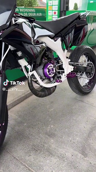 Exploring the Yamaha DT50: A Classic Moped