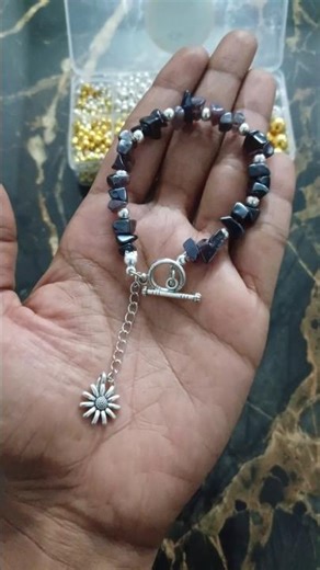 💜 purple glass chip bracelet follow us on Instagram @ravora glitz#craft#handmadebracelet #bracelet