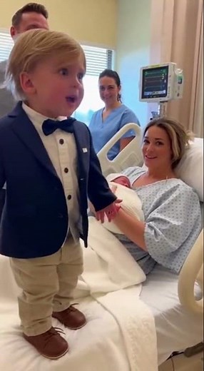 Toddler Freaks Out Meeting New Baby for the First Time — Hilarious Hospital Reaction! 😂👶💥